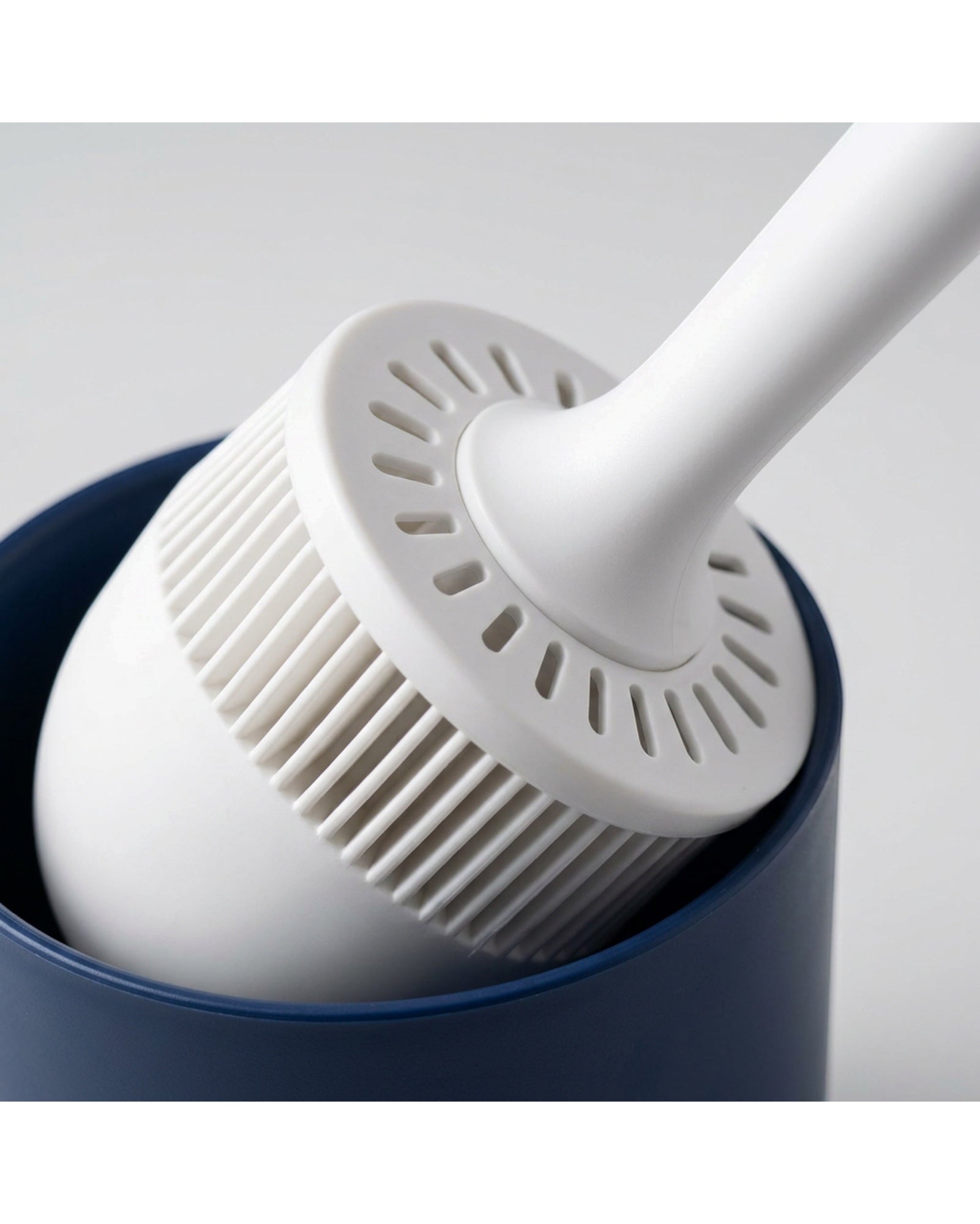 Wjfb Compact Radial Fin Toilet Brush Lift Out Cup Navy - Detail view
